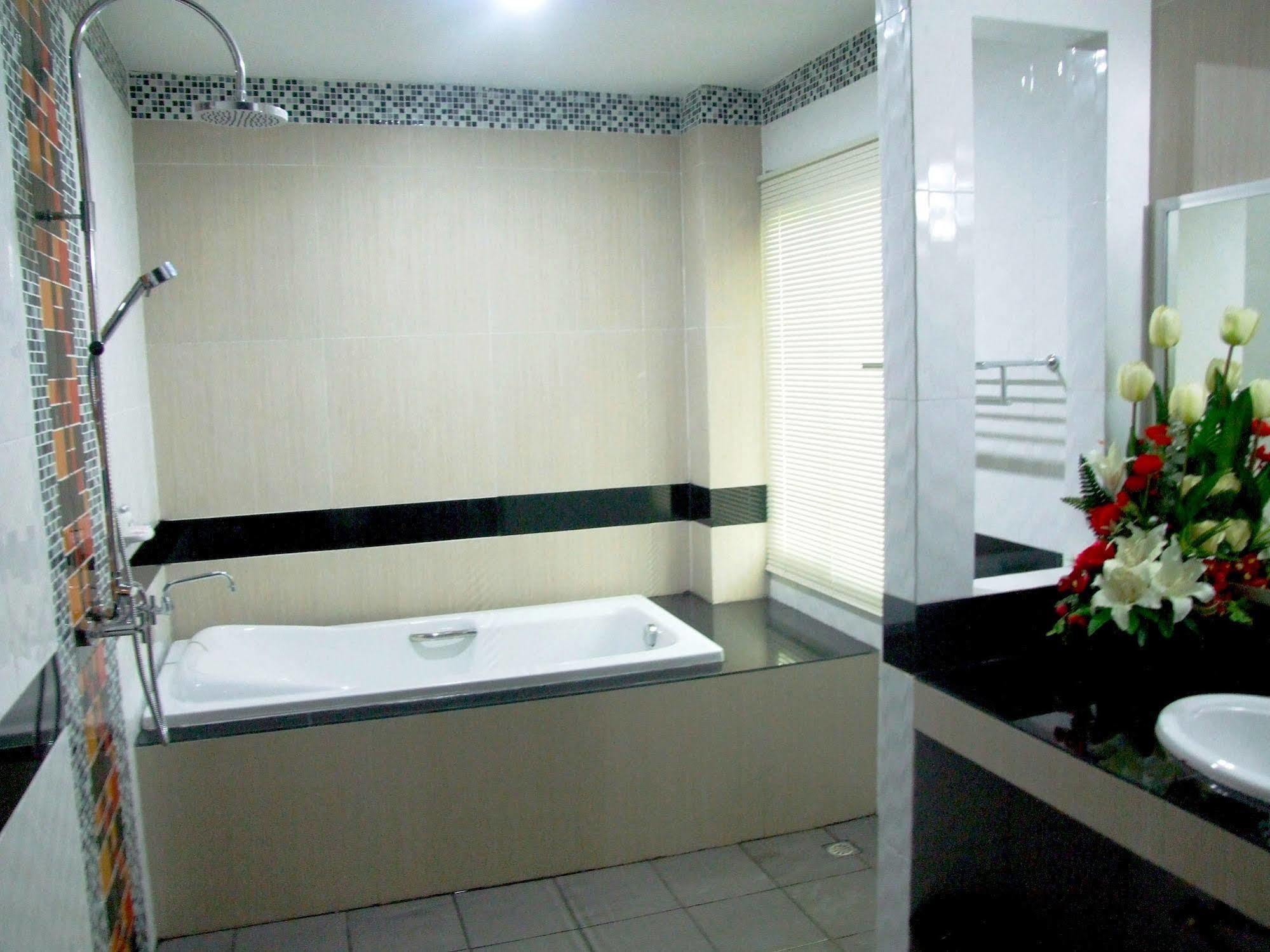 Hotel Ruan Rim Nam Roi Et Exteriér fotografie